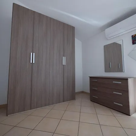 Apartamento Con Terrazzo E Parcheggio *
