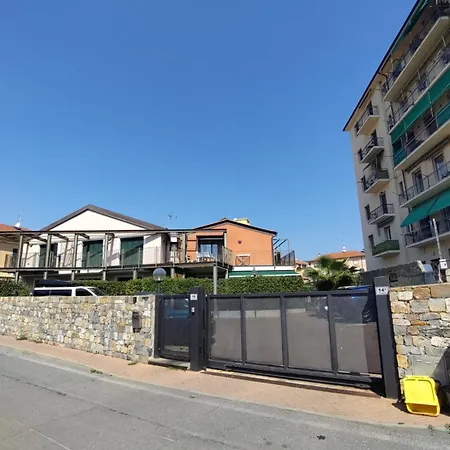 Con Terrazzo E Parcheggio